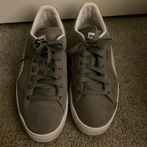 Puma suede classic men’s 8.5/ gently used / excellent condition